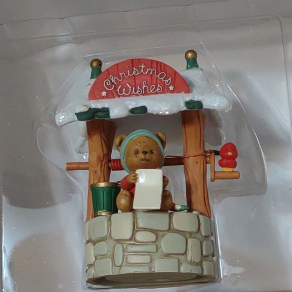 Carlton Heirloom Collection CHRISTMAS WISHES Bear Wishing Well Ornament - Picture 2 of 4